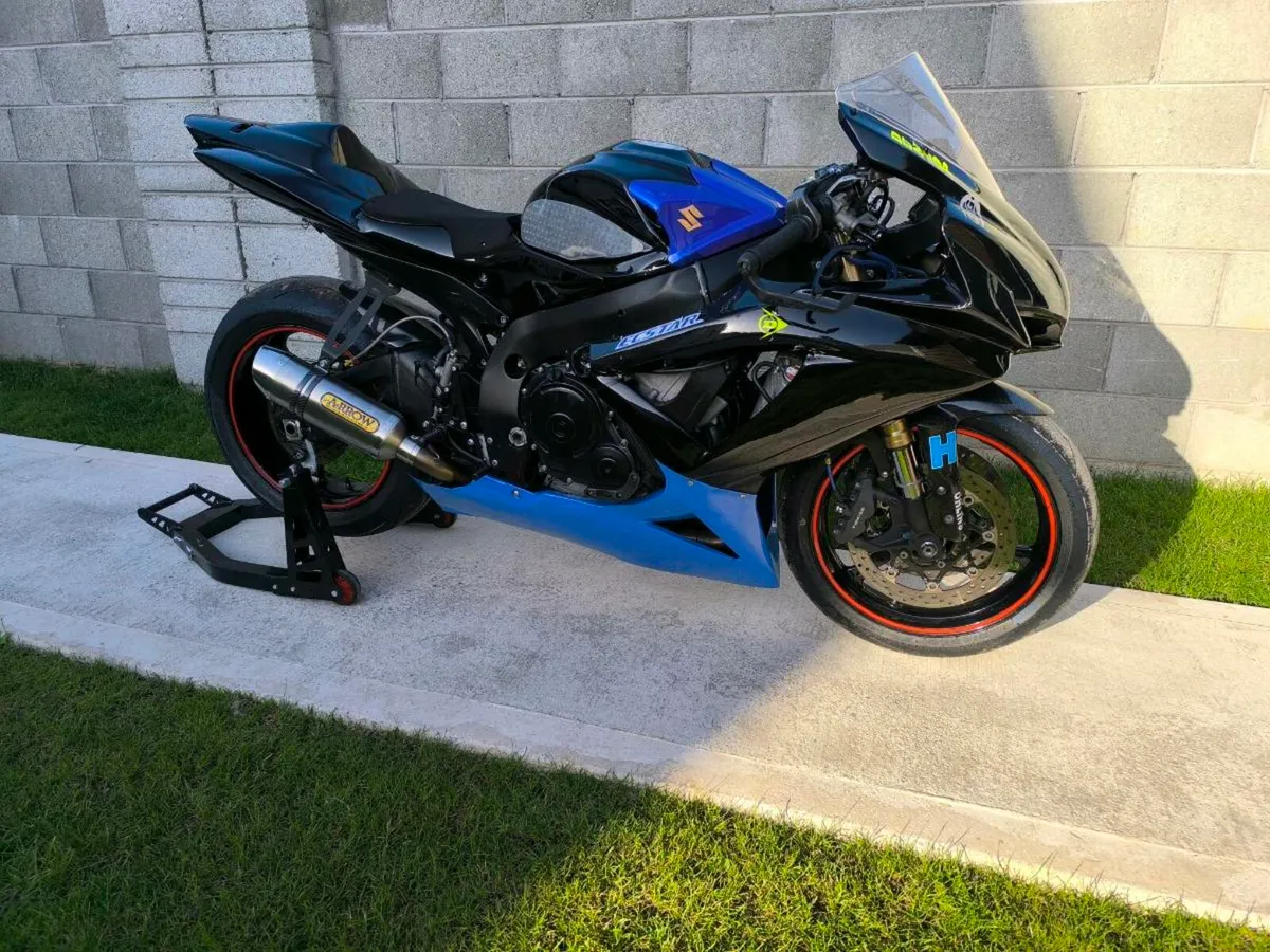 Suzuki GSXR K7 Track Bike - Image 1