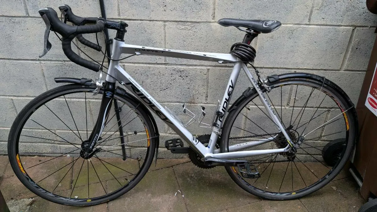 Road bike - Image 1
