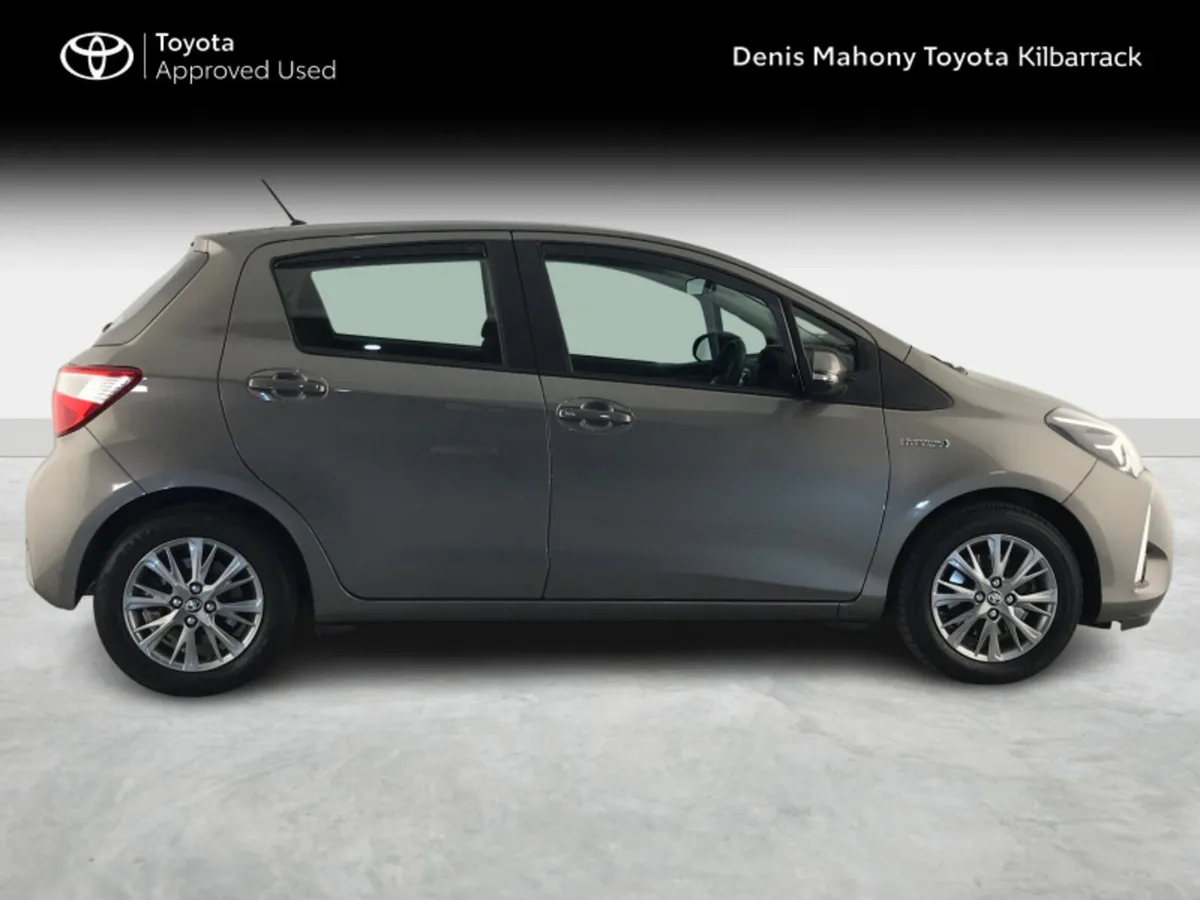 Toyota Yaris HYBRID LUNA - Image 3