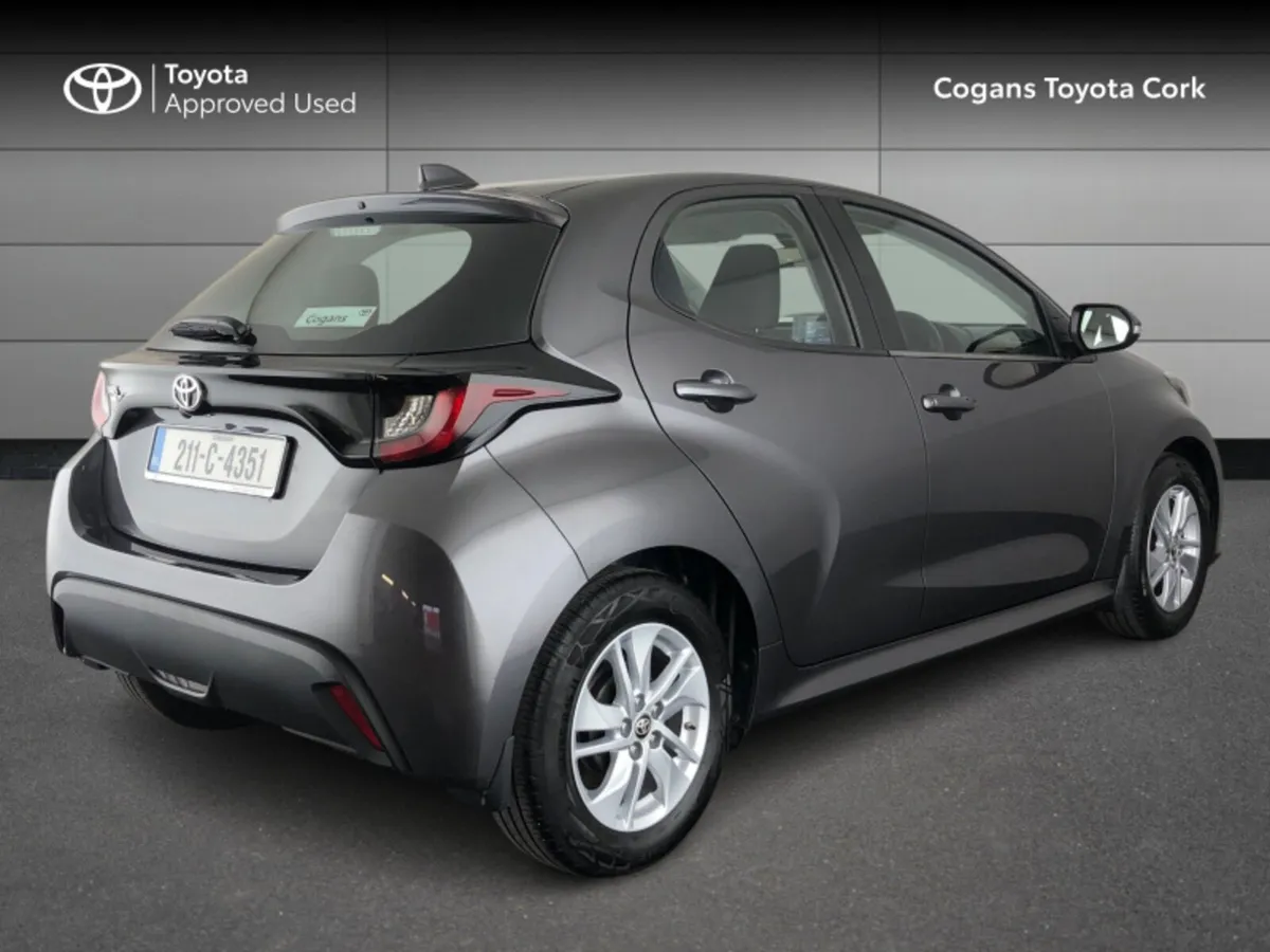 Toyota Yaris YARIS 1.0 LUNA - Image 2