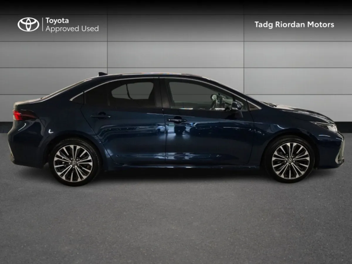 Toyota Corolla LUNA SPORT SALOON - Image 3