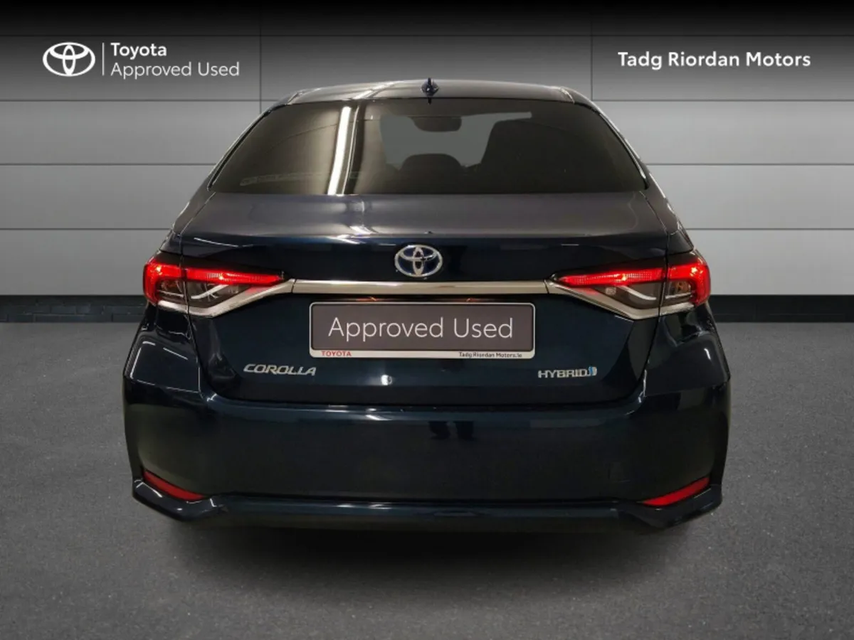 Toyota Corolla LUNA SPORT SALOON - Image 4