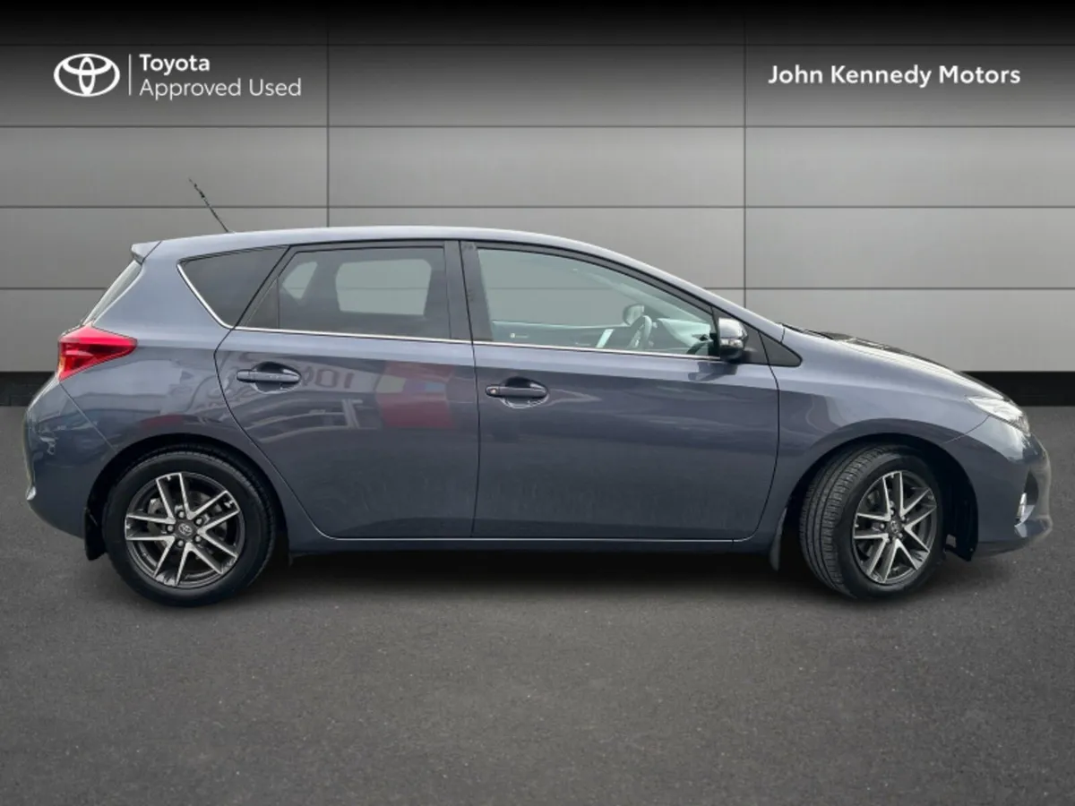 Toyota Auris 1.4 D-4D SOL 4DR - Image 3