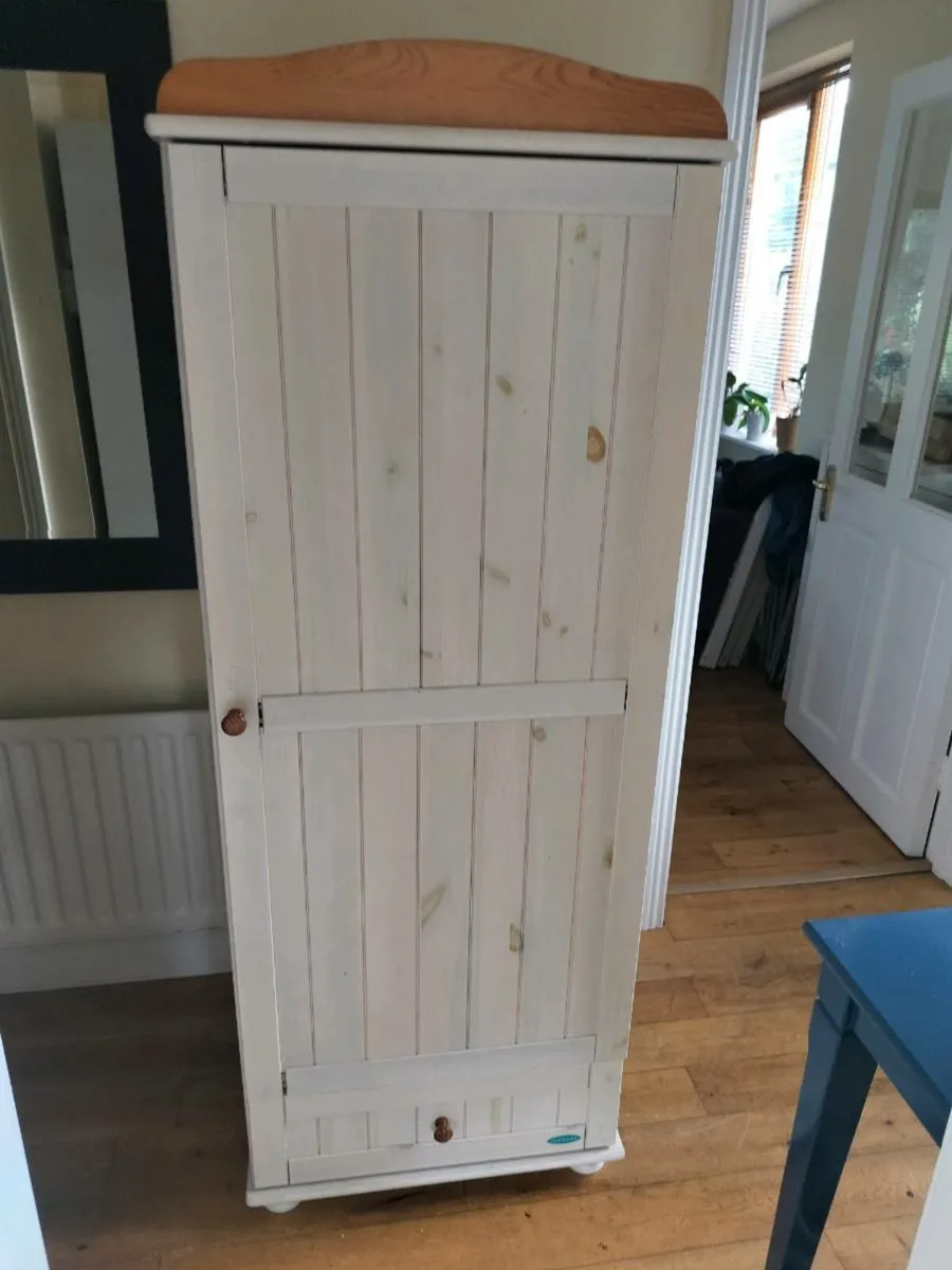 Single wardrobe - Image 1