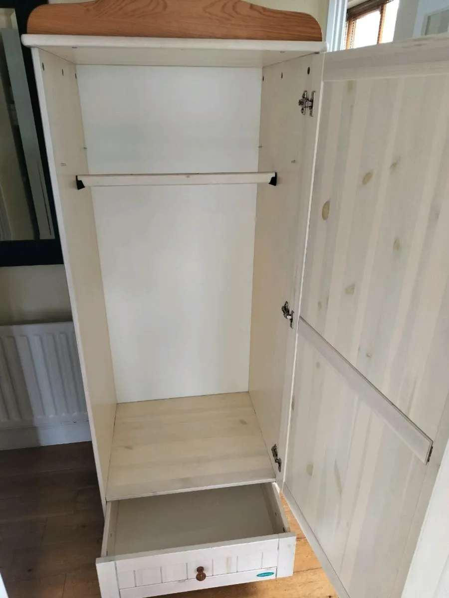 Single wardrobe - Image 2
