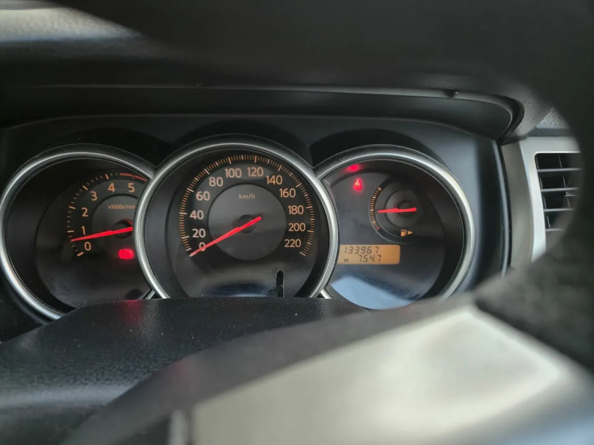 Nissan Tiida 2009 - Image 2