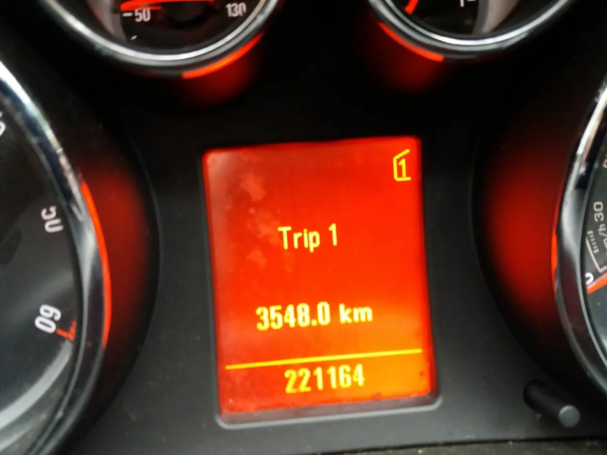 Vauxhall Insignia 2011 - Image 2