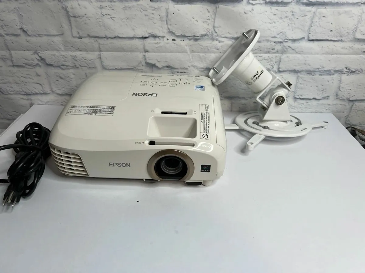 Epson PowerLite Home Cinema 2045 Wireless 3D 1080p - Image 1