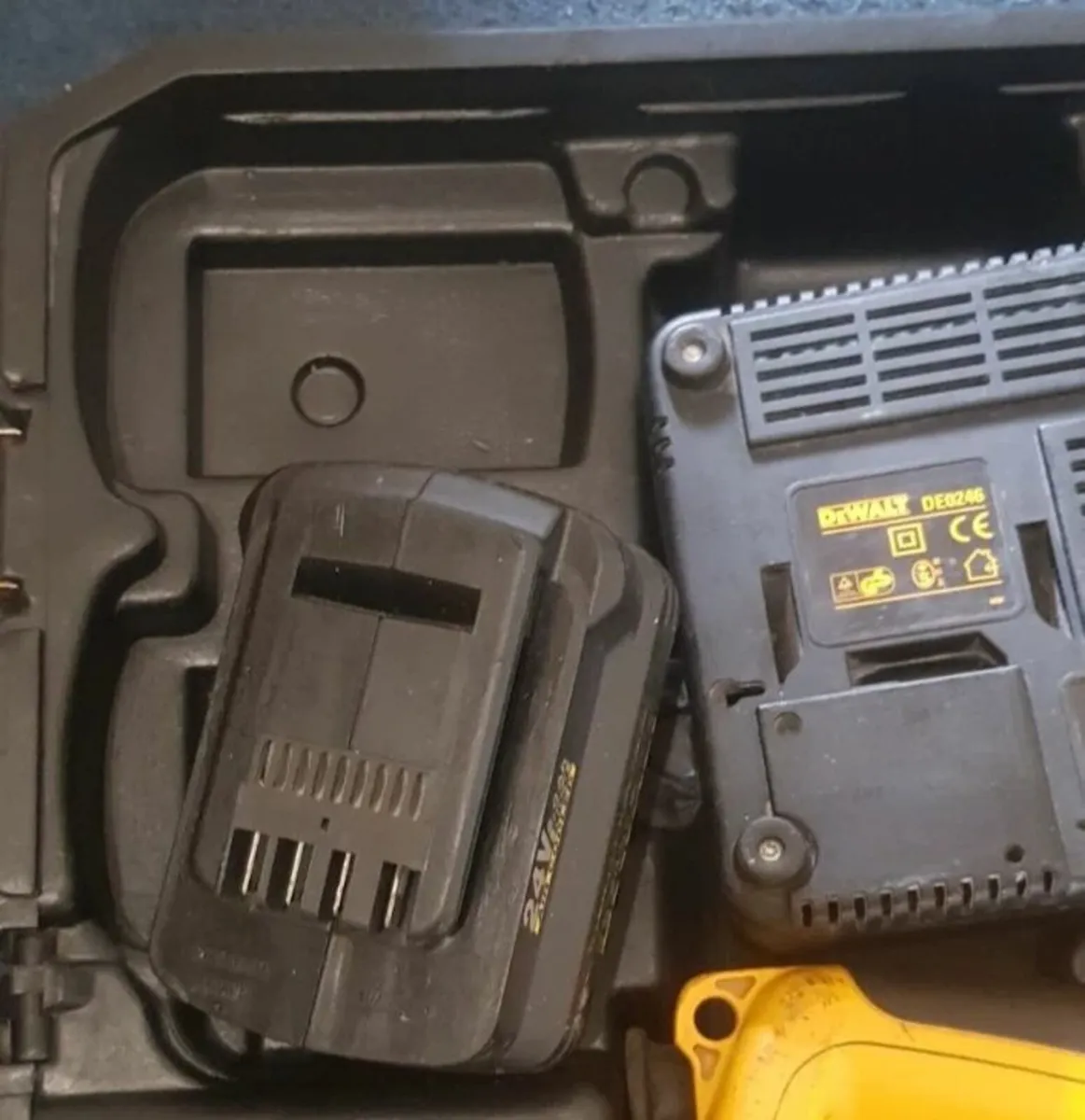 DeWalt 24V SDS Cordless Hammer Drill DW005 - Image 4