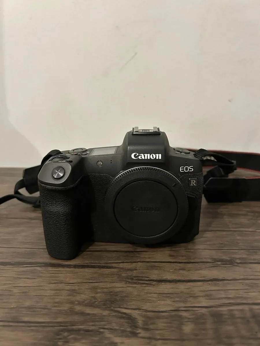 Canon EOS R 30.3MP Digital Camera - Black - Image 4