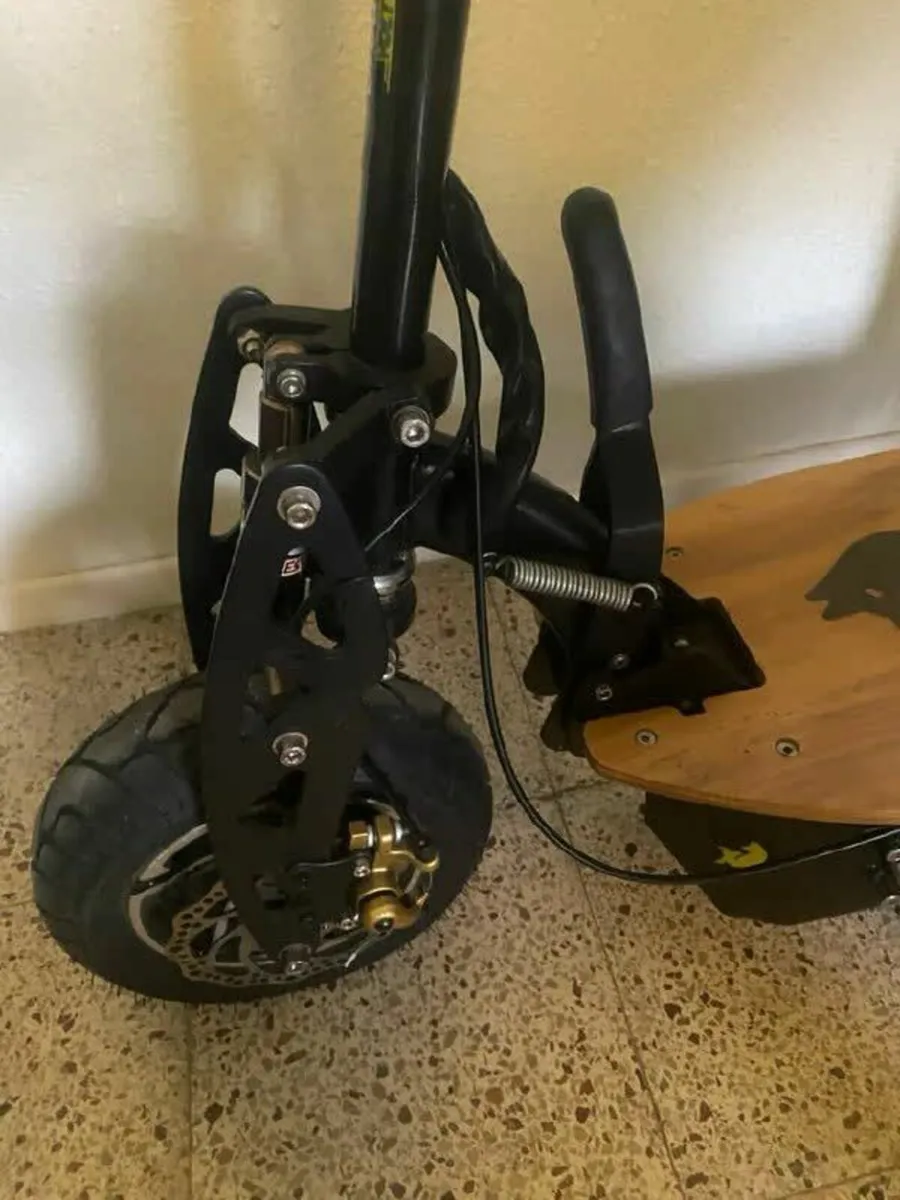 UrbanFox 2200W electric scooter - Image 4