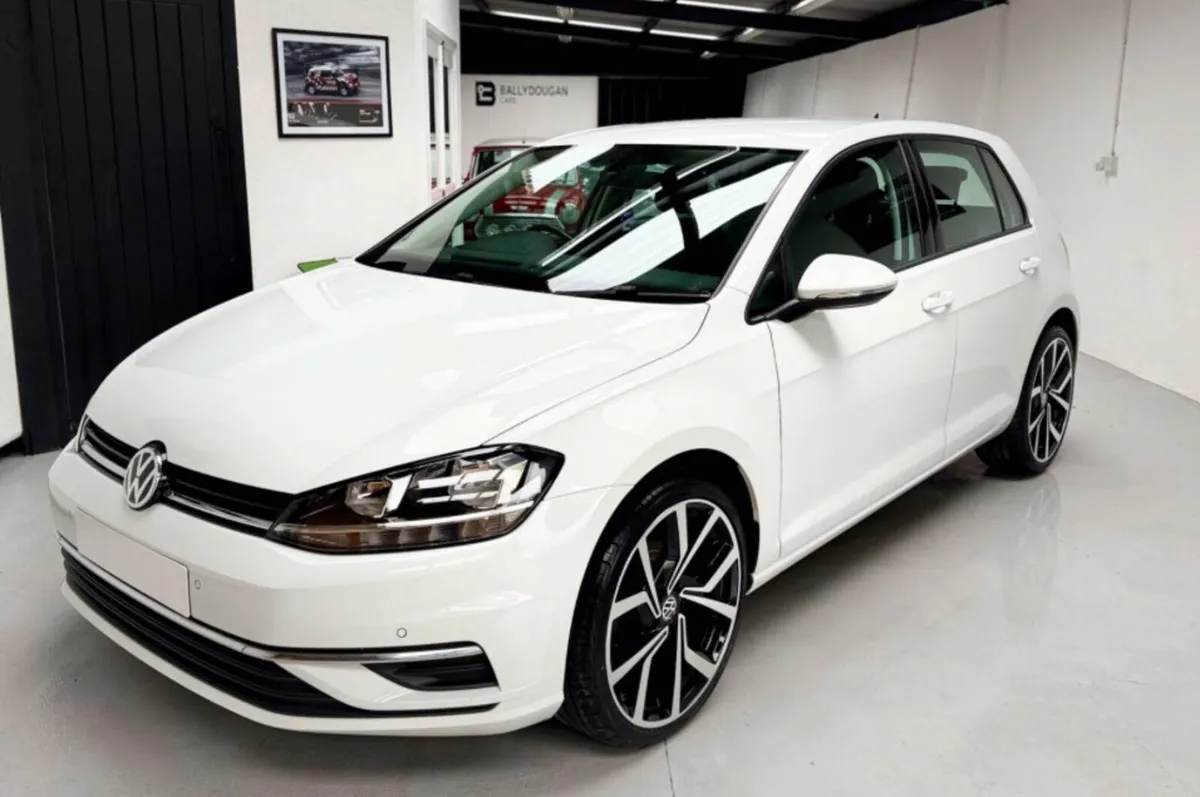 VOLKSWAGEN GOLF - Image 1