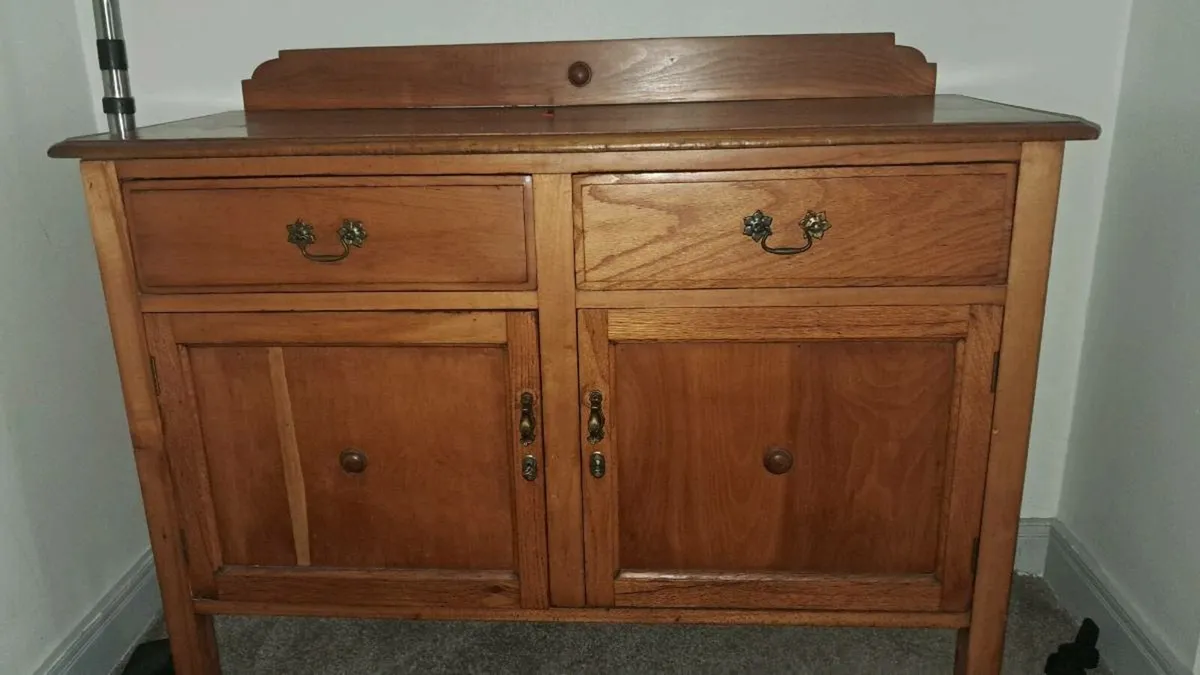 Yellow wood side bord