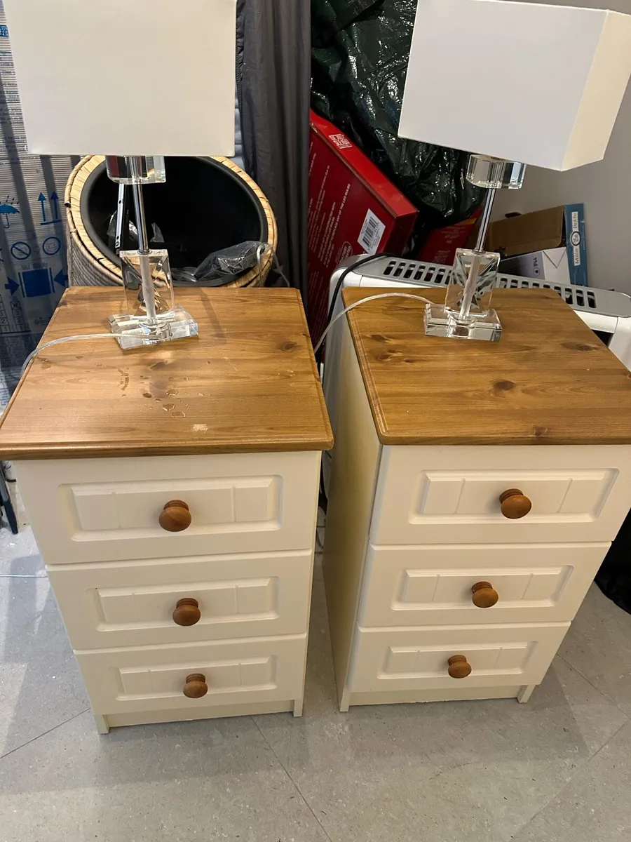 2 x Bedside chest of drawers - Image 1