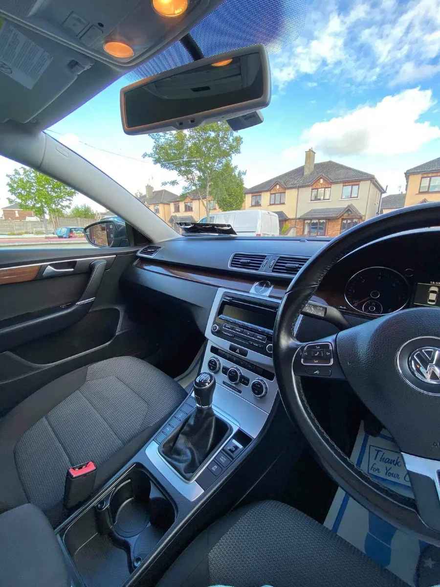 Volkswagen Passat 2014 - Image 2