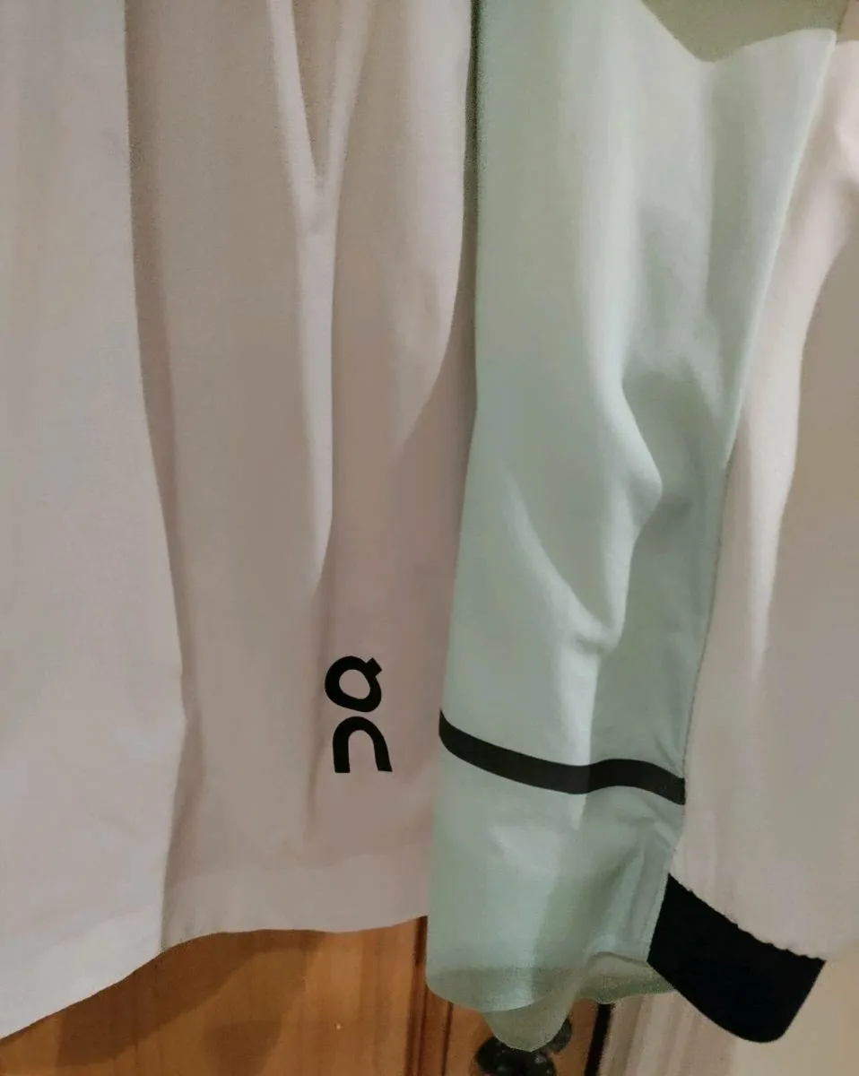 On Running All Weather Jacket L New - Image 4