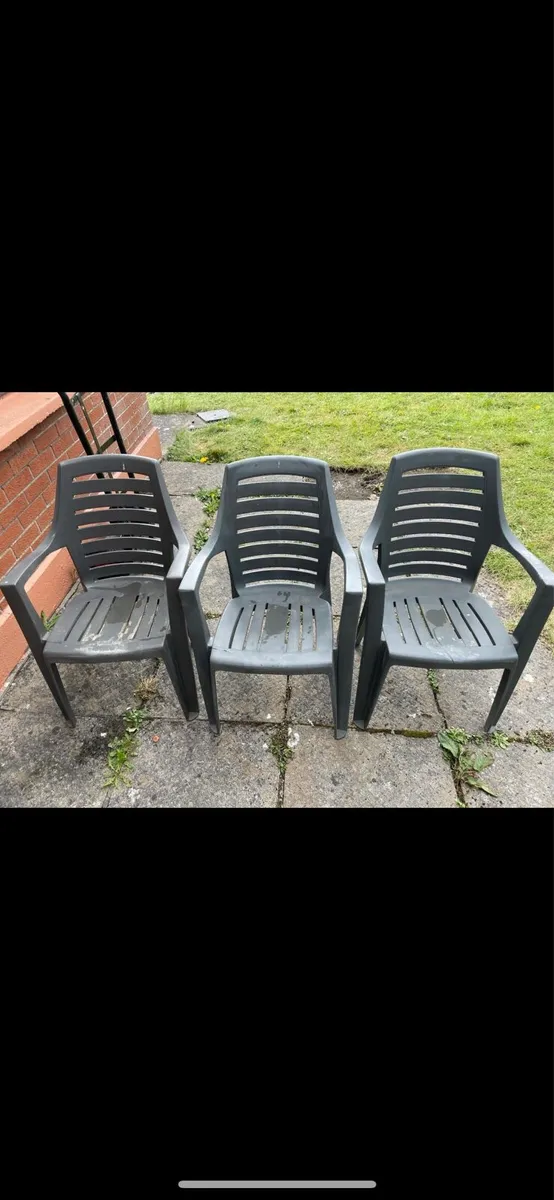 3 matching garden chair set €60