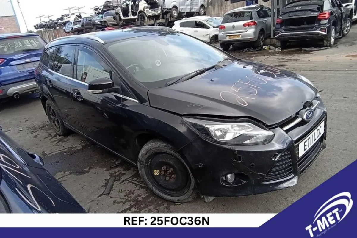 2011 FORD FOCUS BREAKING FOR PARTS - Image 1