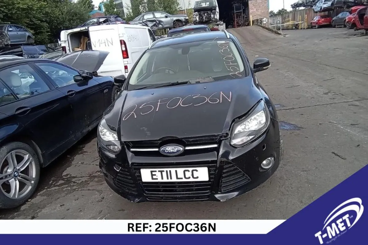 2011 FORD FOCUS BREAKING FOR PARTS - Image 2