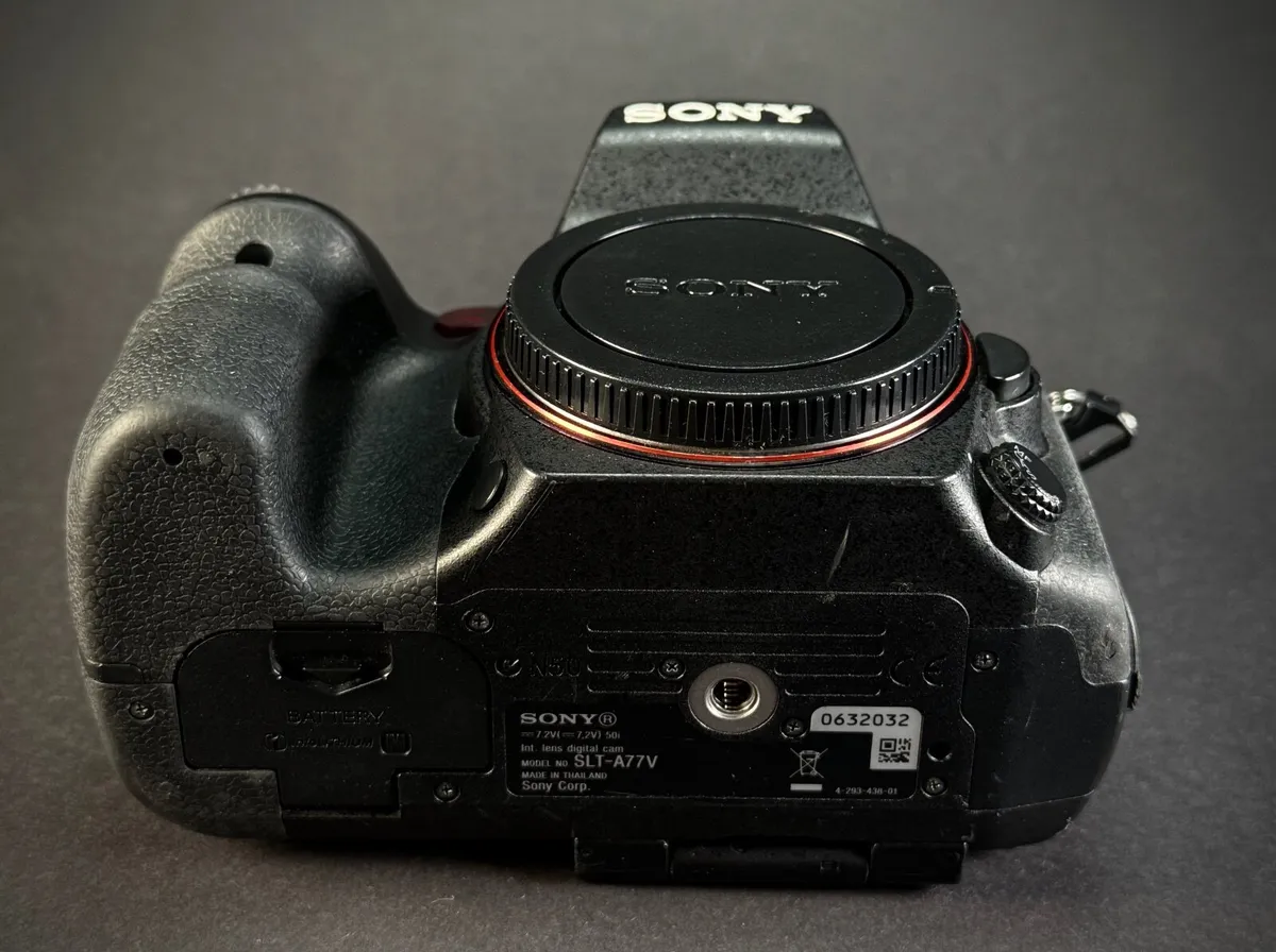 Sony SLT-A77V kit - Image 2
