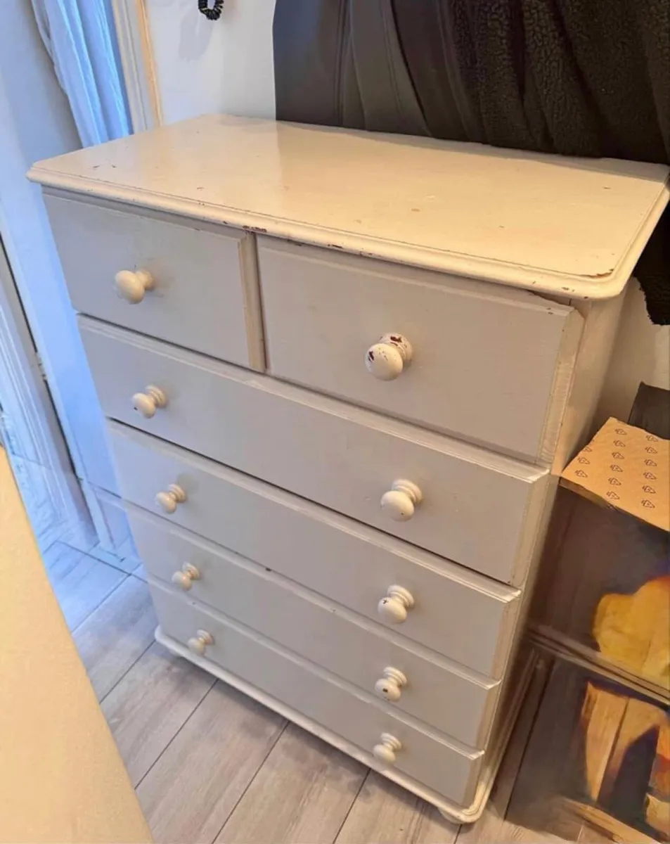 White wooden chest of drawers