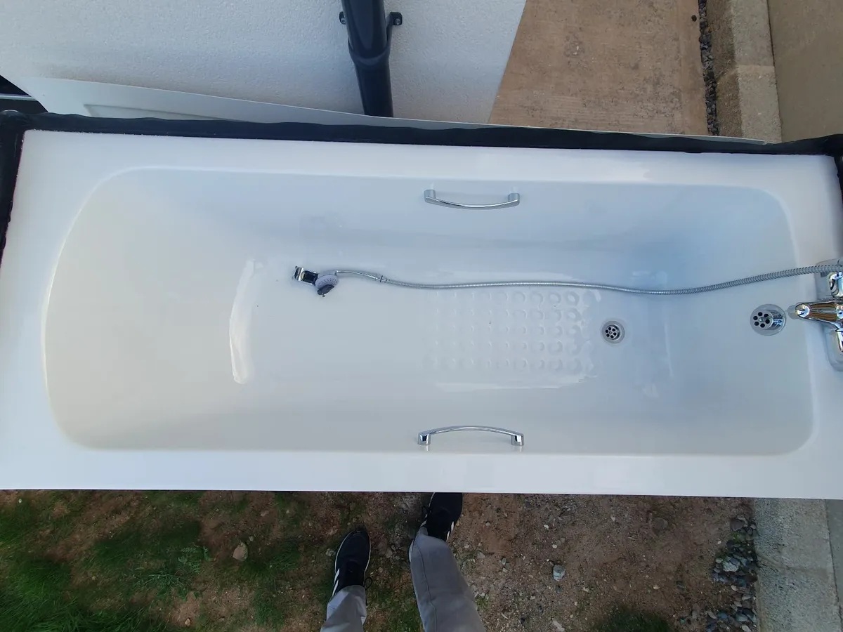 Brand new unused Bathtub with Accessories - Image 2