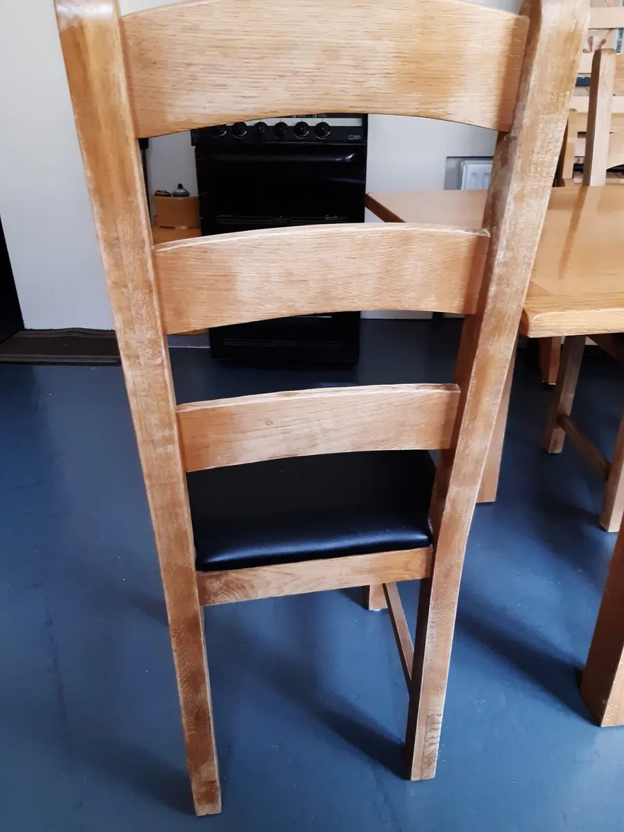 Table an 4 chairs - Image 2