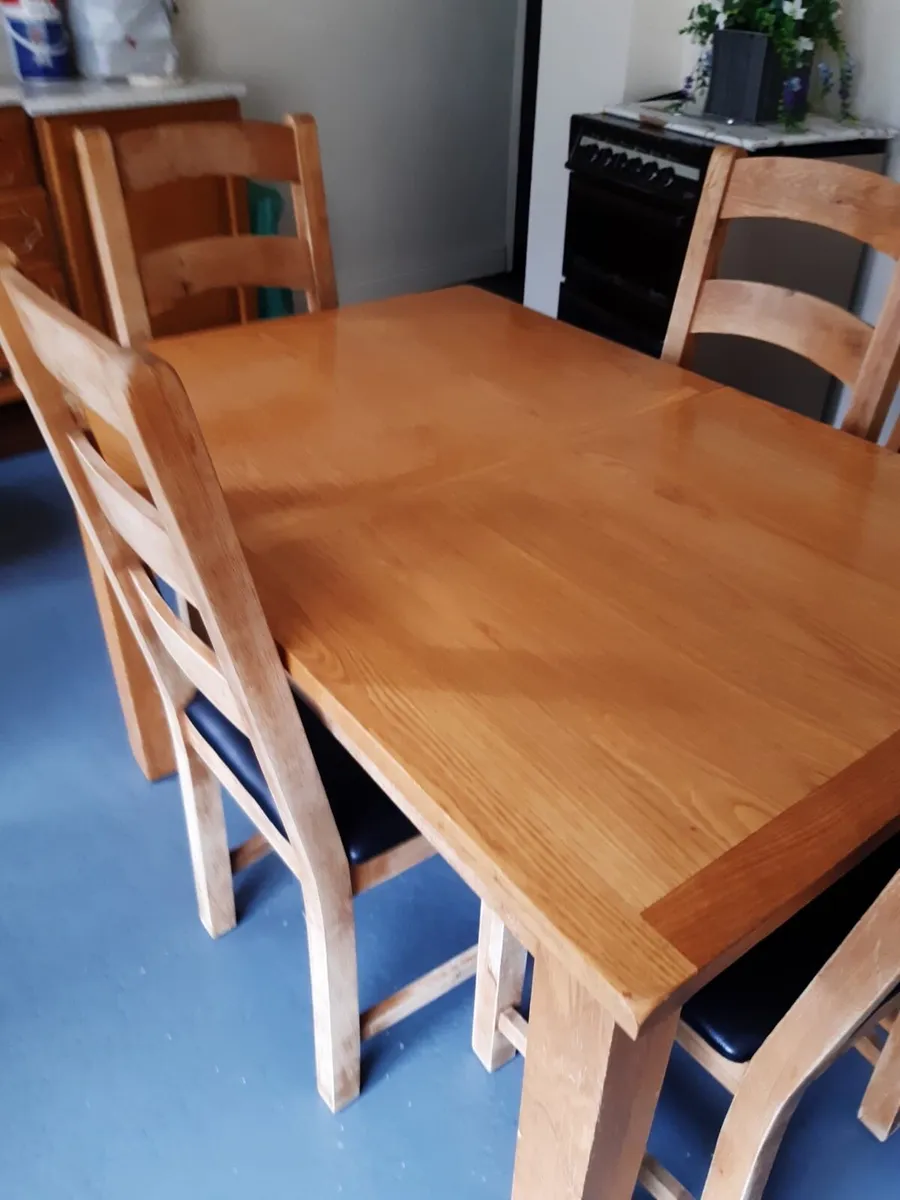 Table an 4 chairs - Image 3