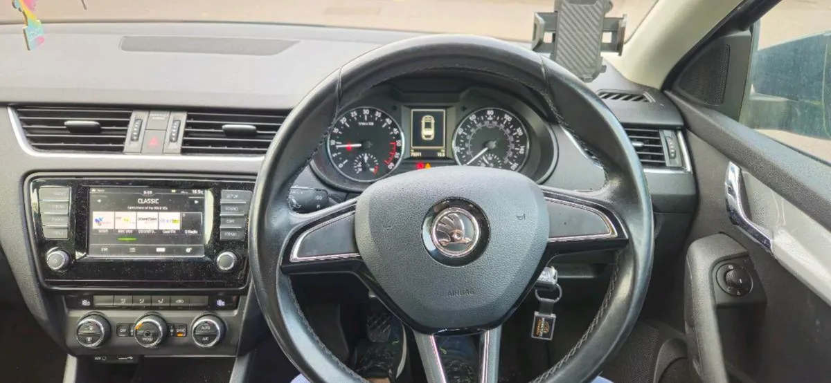 Skoda octavia low miles - Image 2