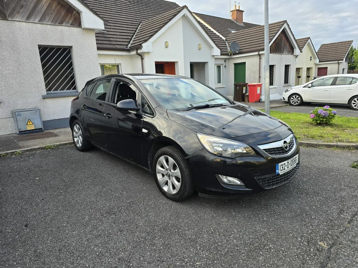 2013 opel astra - Image 1