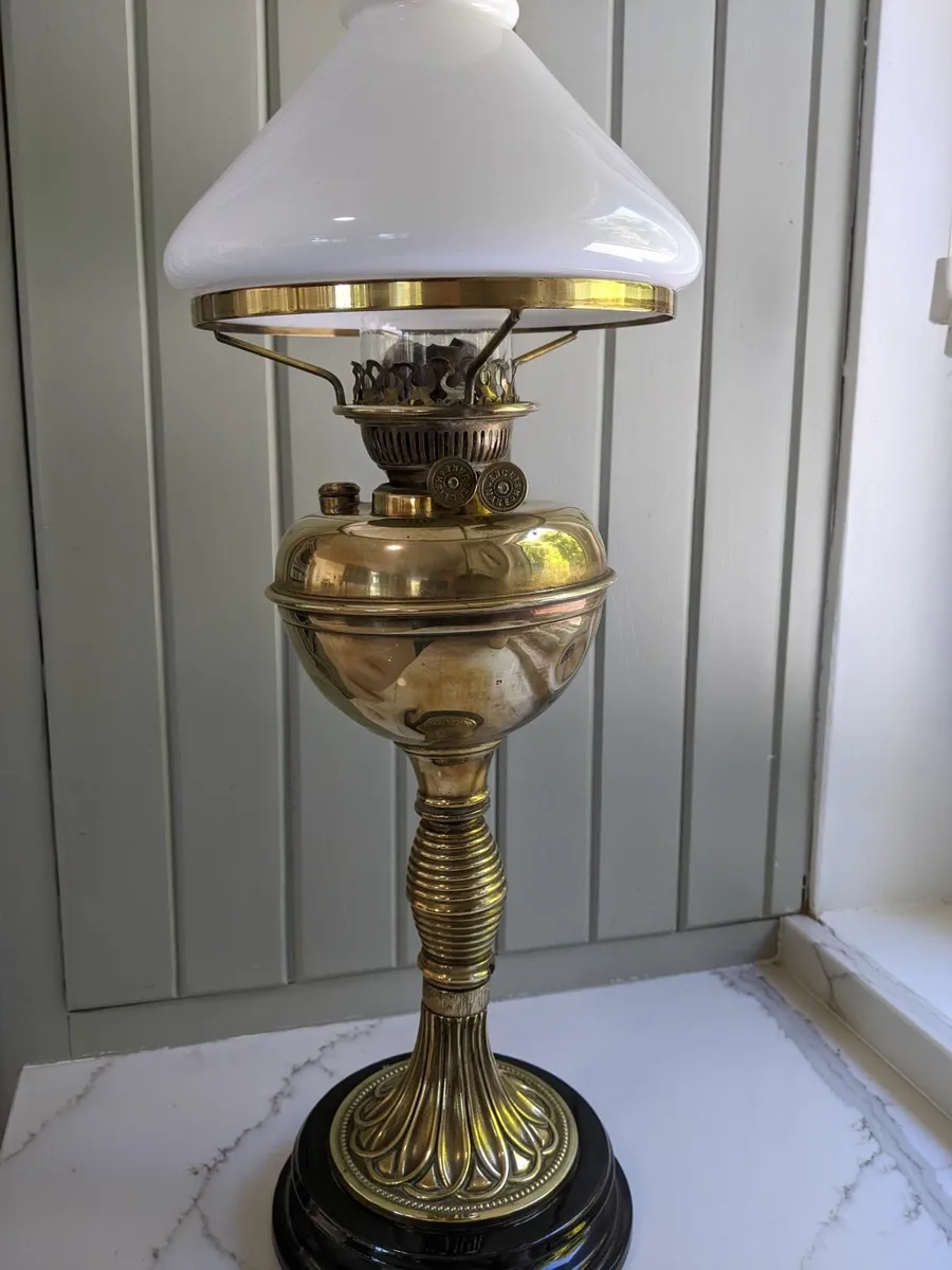 Victorian Oil lamp - Image 4
