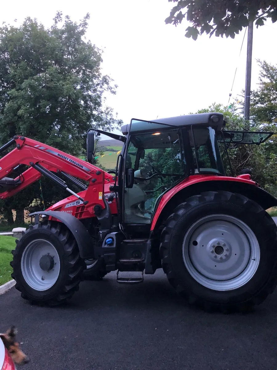 Massey Ferguson 5712 S - Image 1