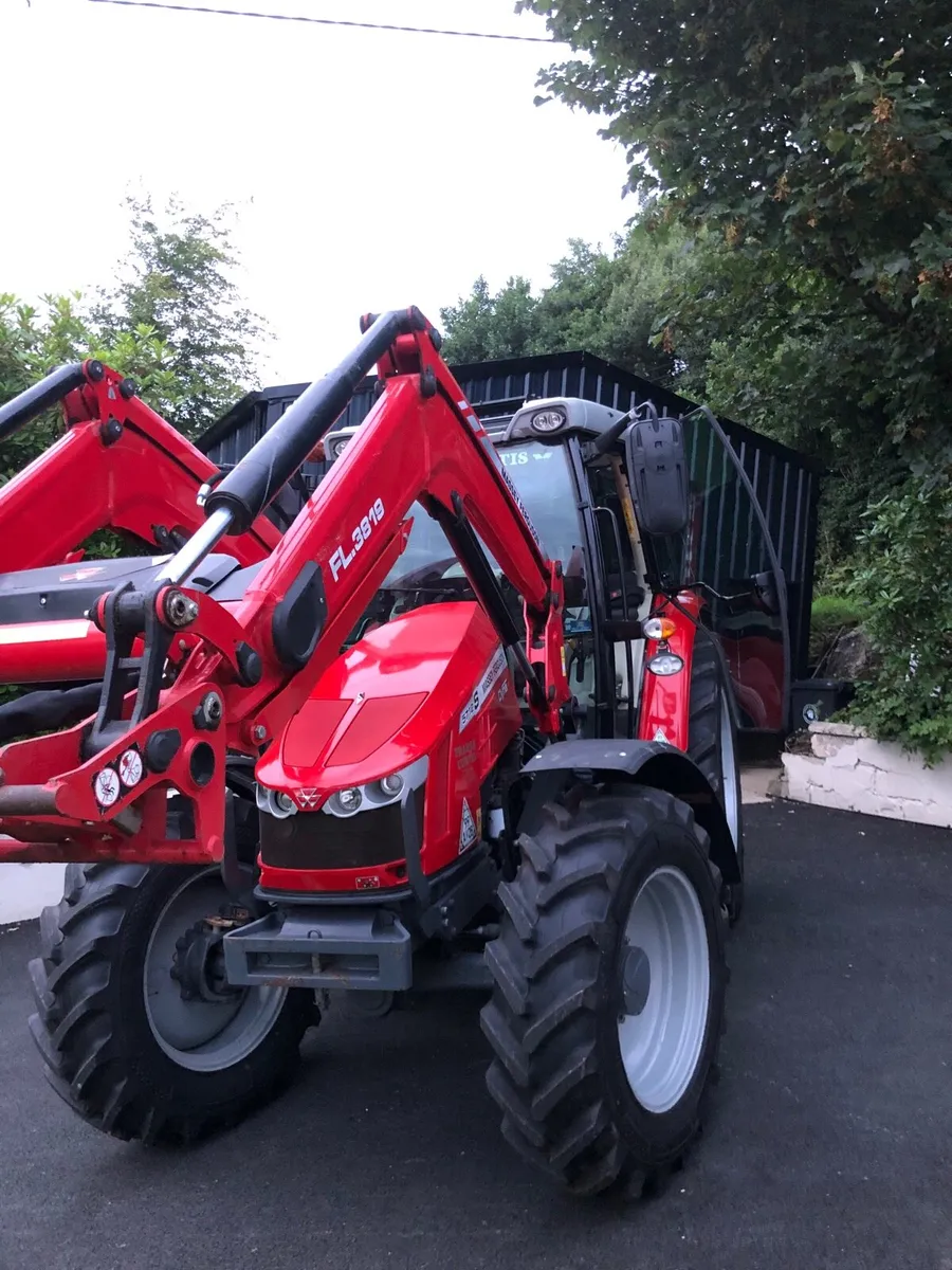 Massey Ferguson 5712 S - Image 2