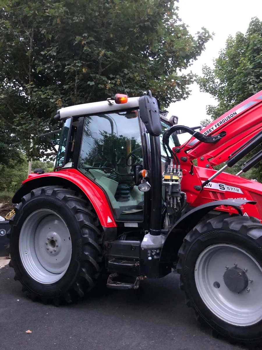 Massey Ferguson 5712 S - Image 3
