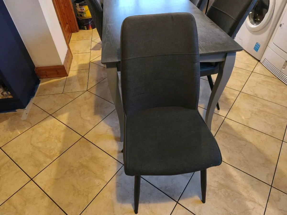 Kitchen table and chairs - Image 2