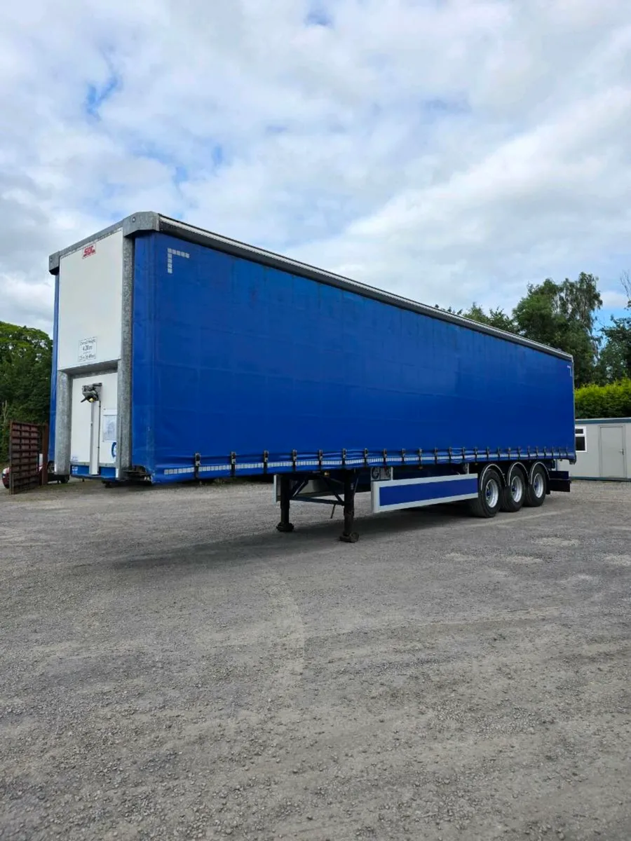 2015 SDC CURTAINSIDER - Image 1