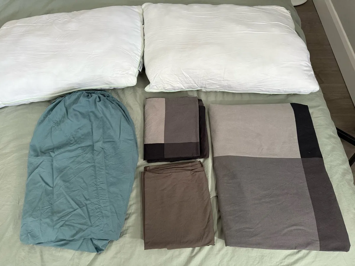 Bed sheets, duvet / duvet covers, pillows/ fleece - Image 1