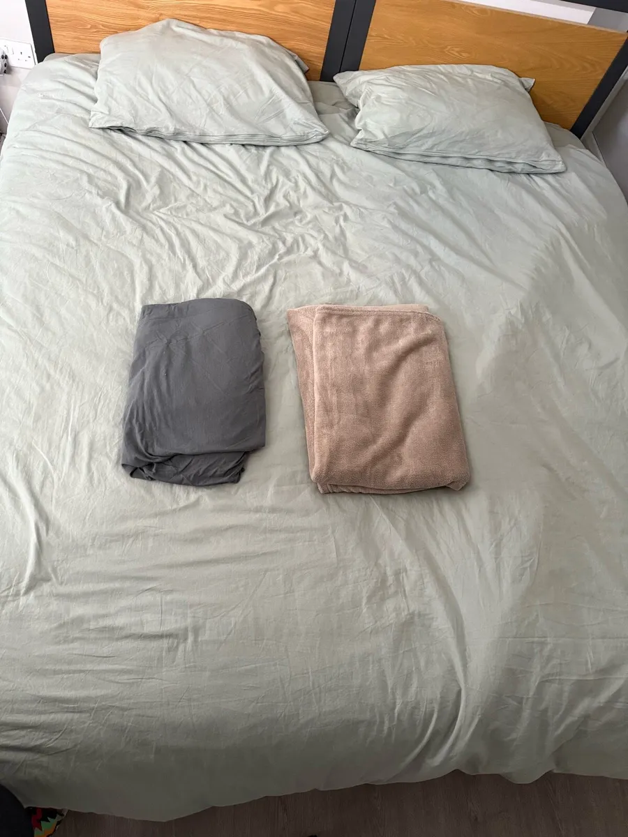 Bed sheets, duvet / duvet covers, pillows/ fleece - Image 3