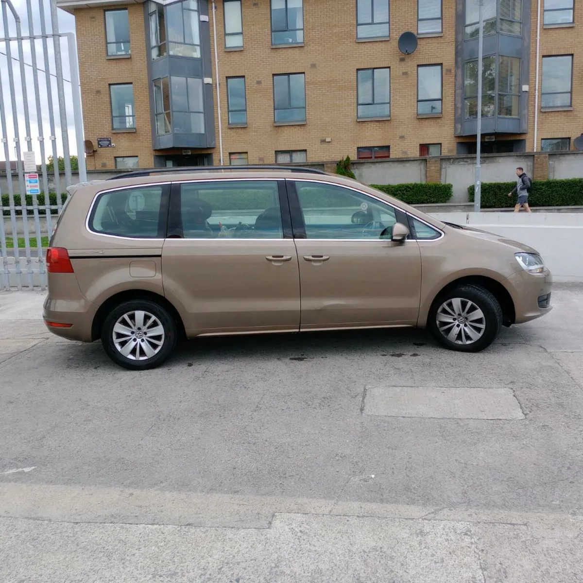 VW Sharan - Image 1
