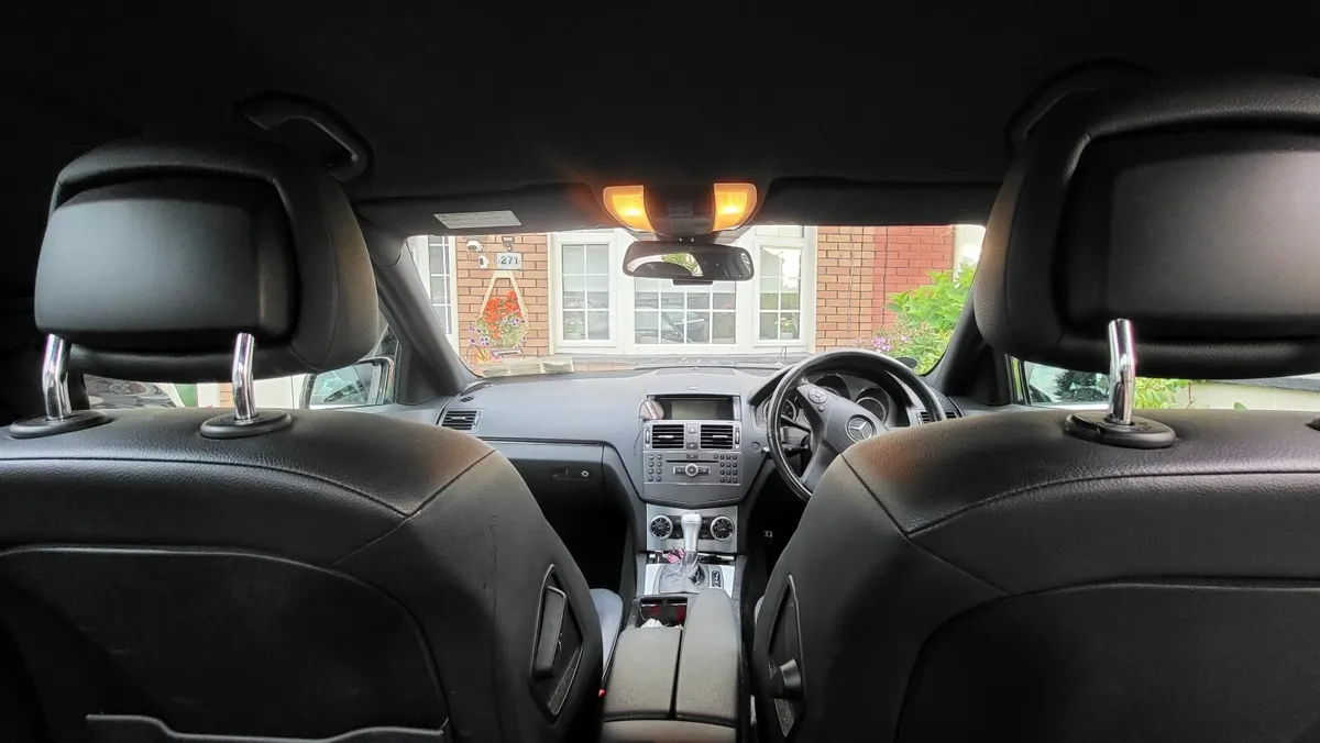 Mercedes-Benz C-Class 2010 - Image 3