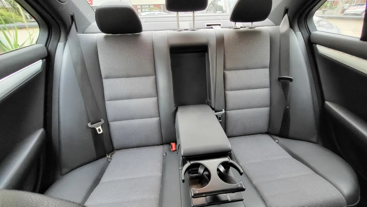 Mercedes-Benz C-Class 2010 - Image 4