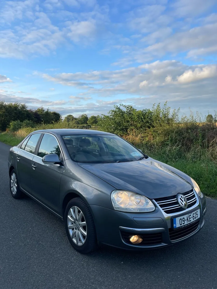2009 Volkswagen Jetta very low Kilometres - Image 2