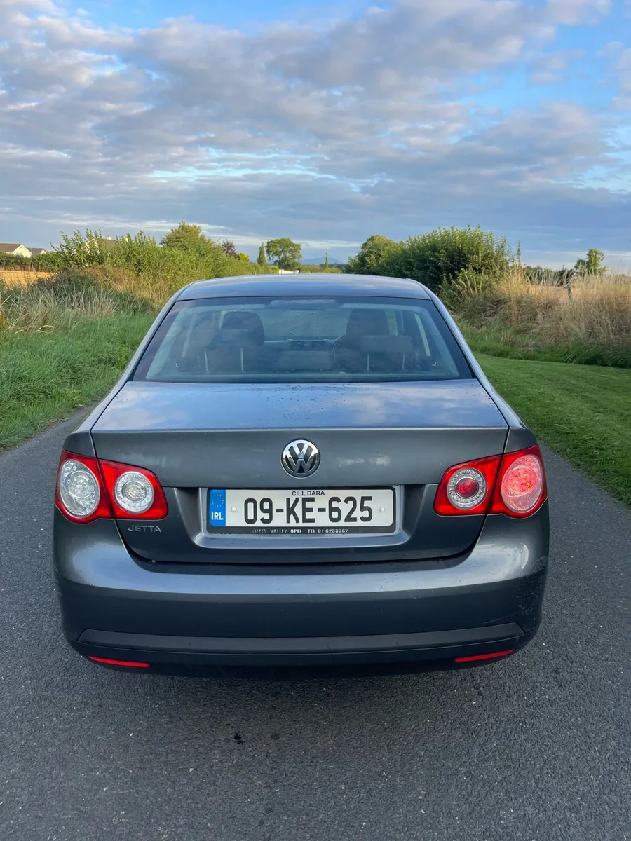 2009 Volkswagen Jetta very low Kilometres - Image 3