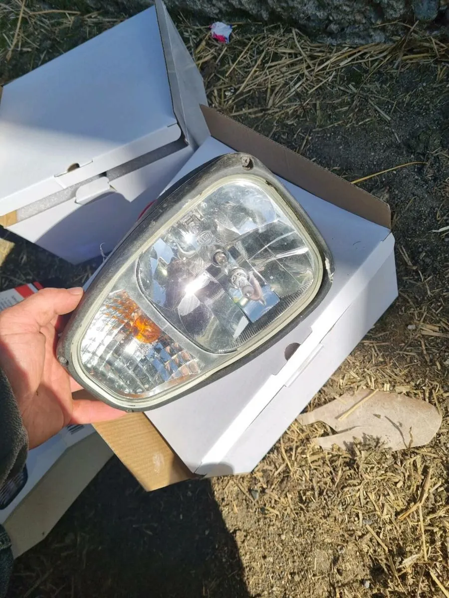Jcb 320 lights 2head n spots - Image 3