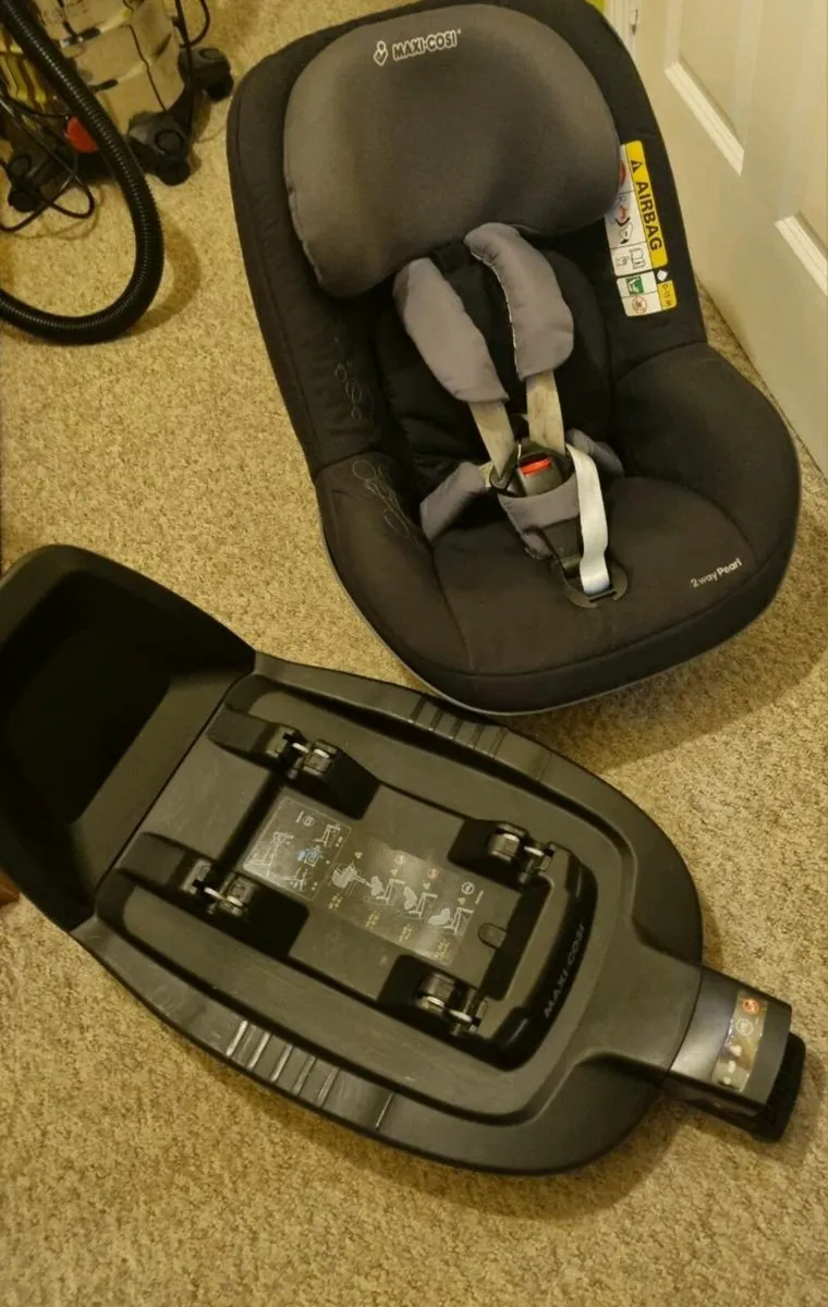 Maxi Cosi Pearl Car seat and base 2 way ISOFIX - Image 4