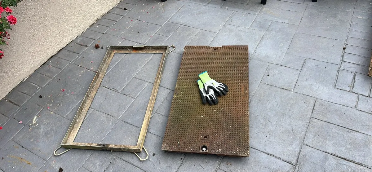 Manhole cover - Image 1