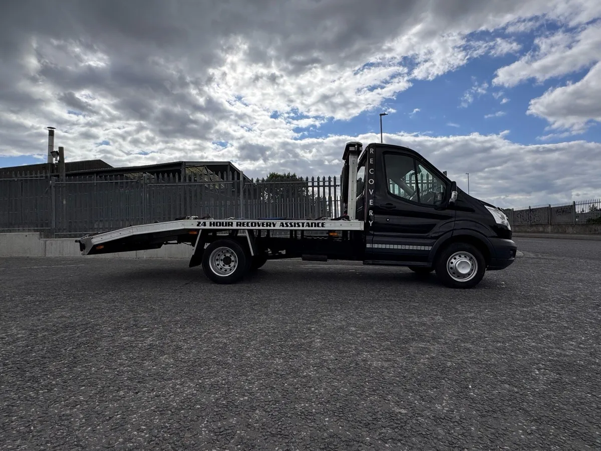 2014 Ford Transit Recovery truck - Image 2