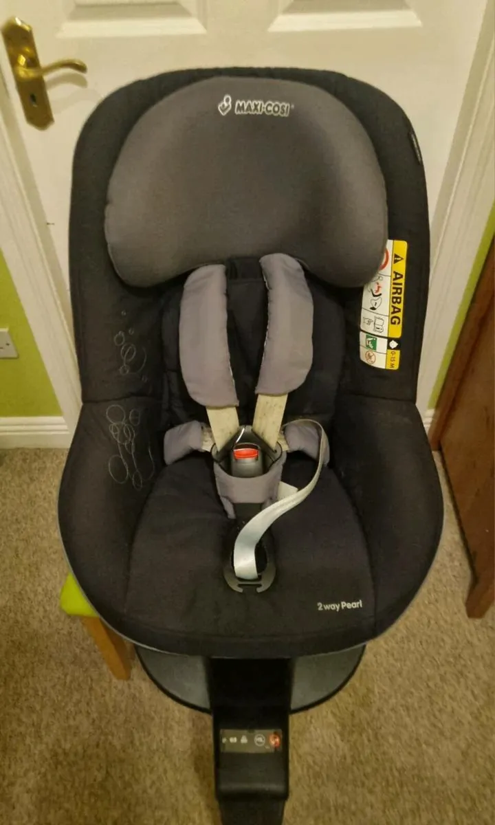 Maxi Cosi Pearl Car seat and base 2 way ISOFIX - Image 2