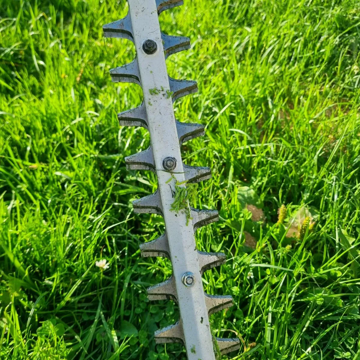 Stihl long reach hedge trimmer km130r - Image 2