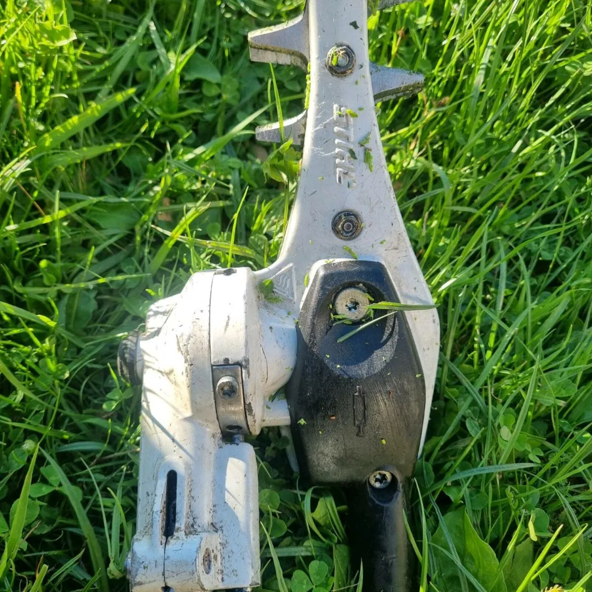 Stihl long reach hedge trimmer km130r - Image 3